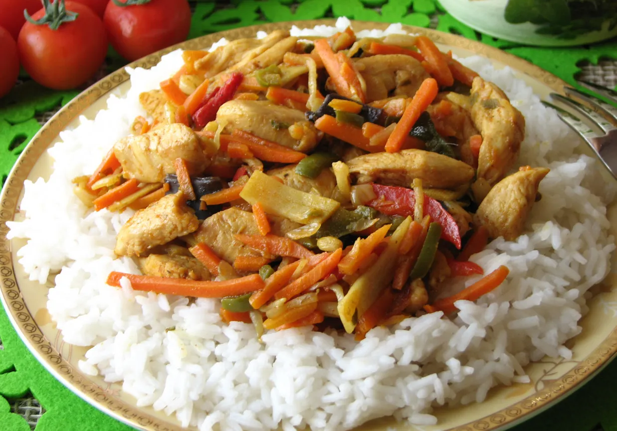 kurczak po kantońsku danie z ryżem
