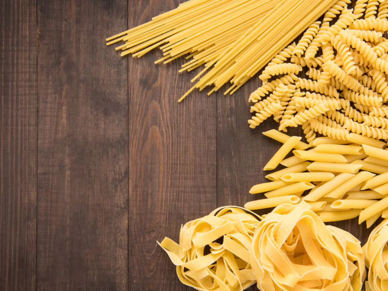 r&oacute;żne rodzaje makaronu zdrowego por&oacute;wnanie