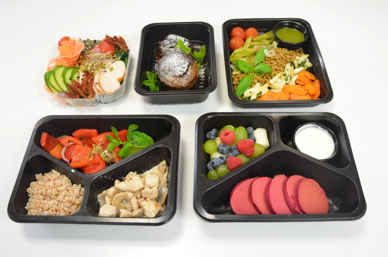 Zdjęcie Catering dietetyczny co to? Poznaj korzyści i rodzaje diet pudełkowych