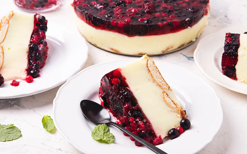 sernik na zimno z owocami