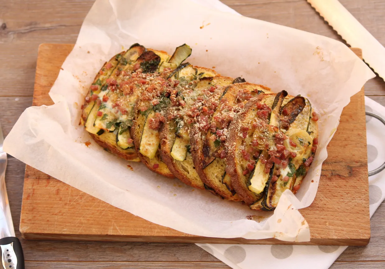 Przygotowanie czerstwego chleba do zapiekanki