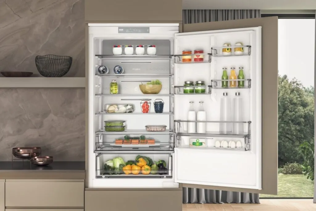 Lod&oacute;wka na napoje wolnostojąca, do zabudowy i podblatowa por&oacute;wnanie