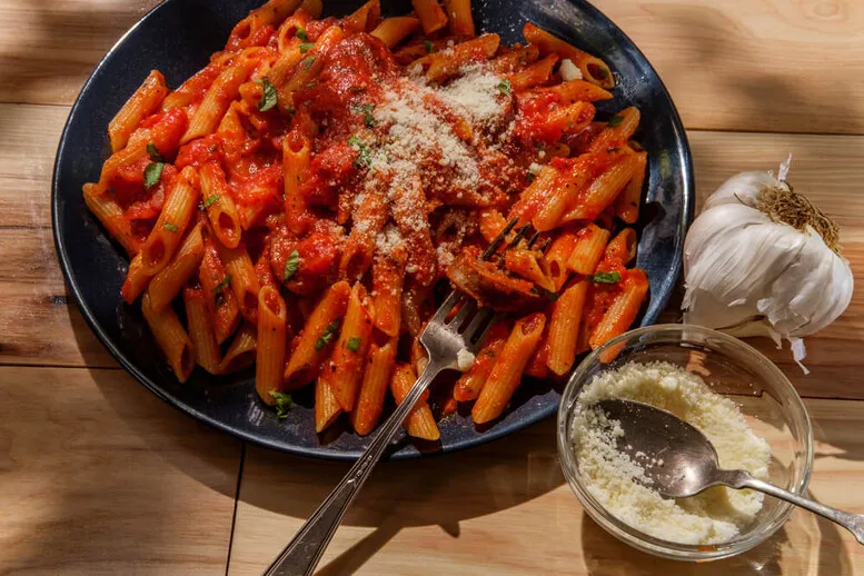 odgrzewanie makaronu na patelni