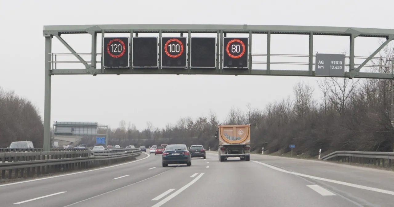Znaki ograniczenia prędkości na niemieckiej autostradzie