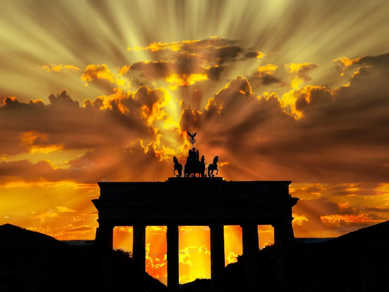 Brandenburger Tor bei Sonnenuntergang Berlin