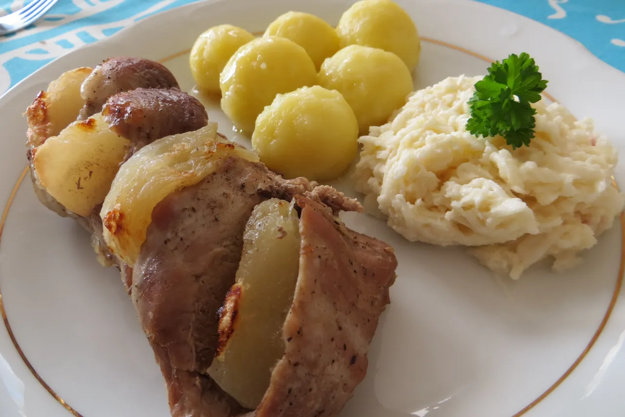Zdjęcie Jakie surówki do polędwiczki wieprzowej, które zachwycą Twoich gości?