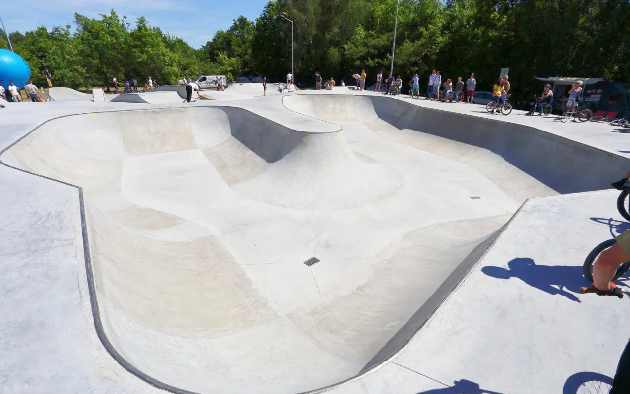 Zdjęcie Skatepark Łódź: Odkryj najlepsze atrakcje i wydarzenia w Widzewie