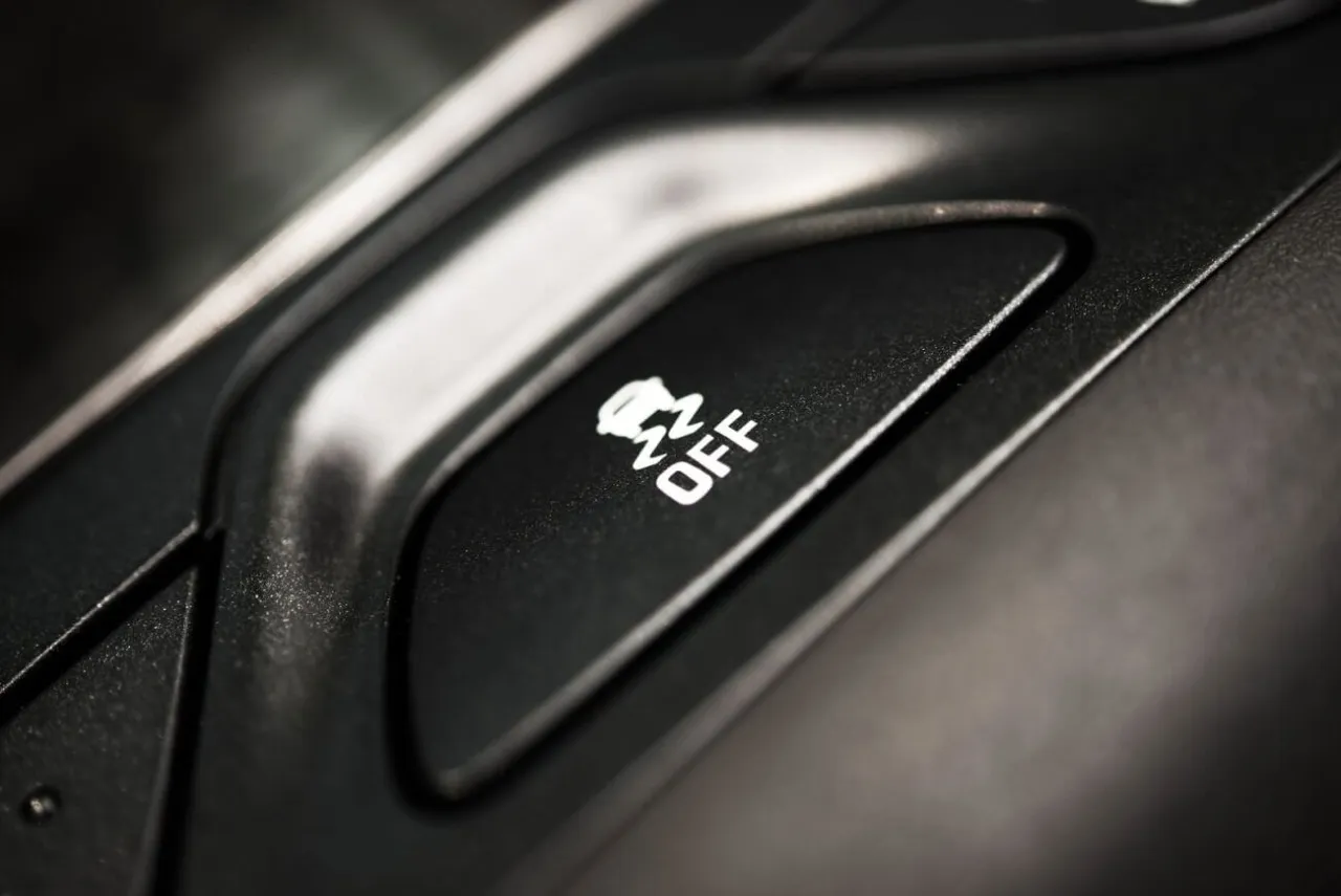 Zdjęcie Co oznacza DTC w BMW i jak wpływa na bezpieczeństwo jazdy?