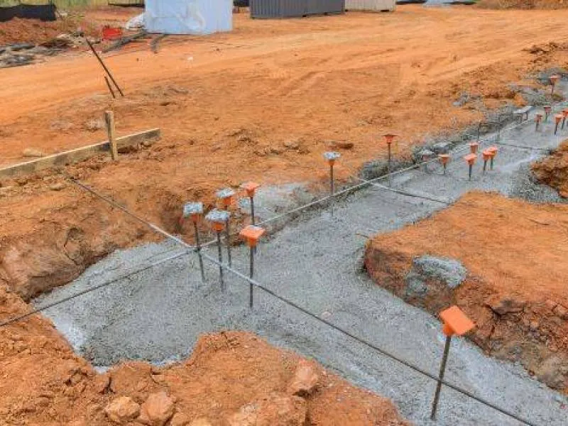 Zdjęcie Jak zrobić fundament pod ogrodzenie – uniknij najczęstszych błędów