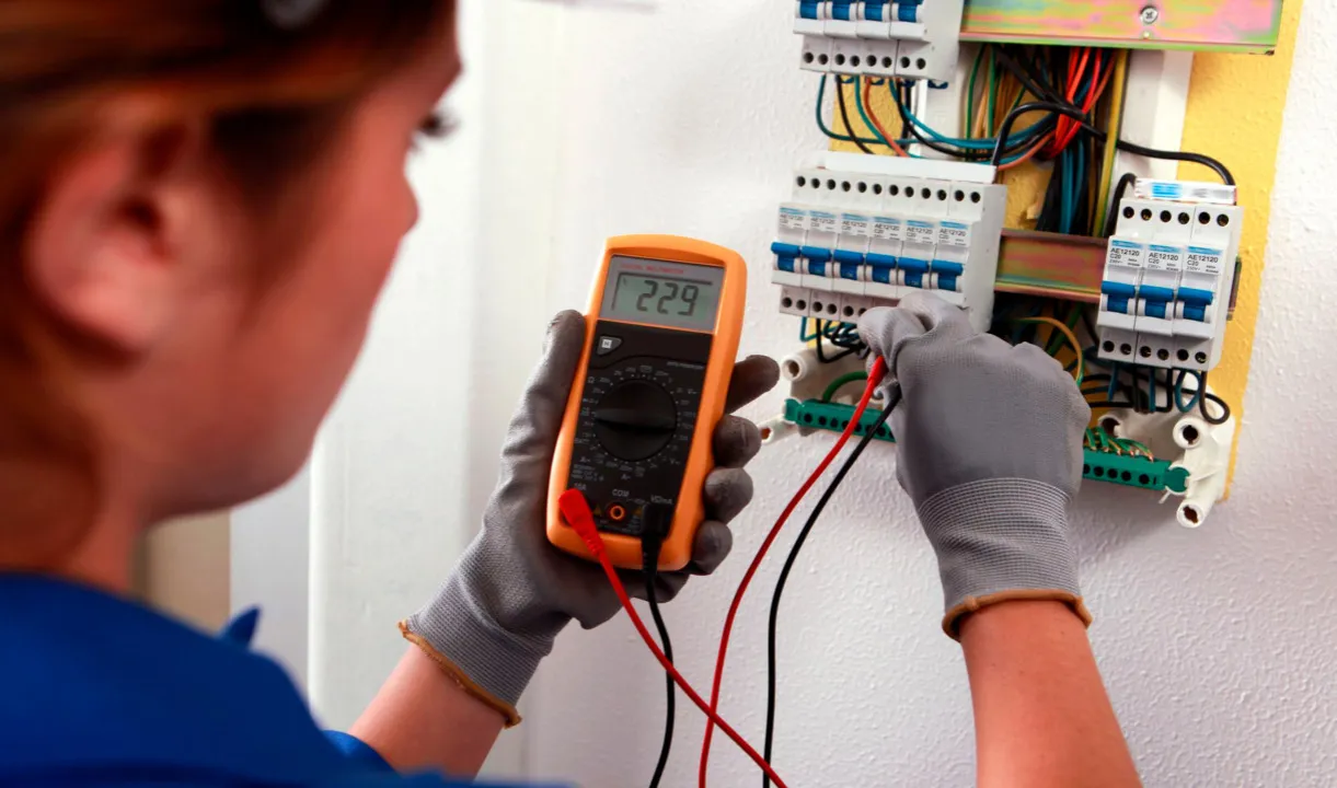 Zdjęcie Co to jest natężenie prądu elektrycznego? Zrozumienie kluczowych pojęć