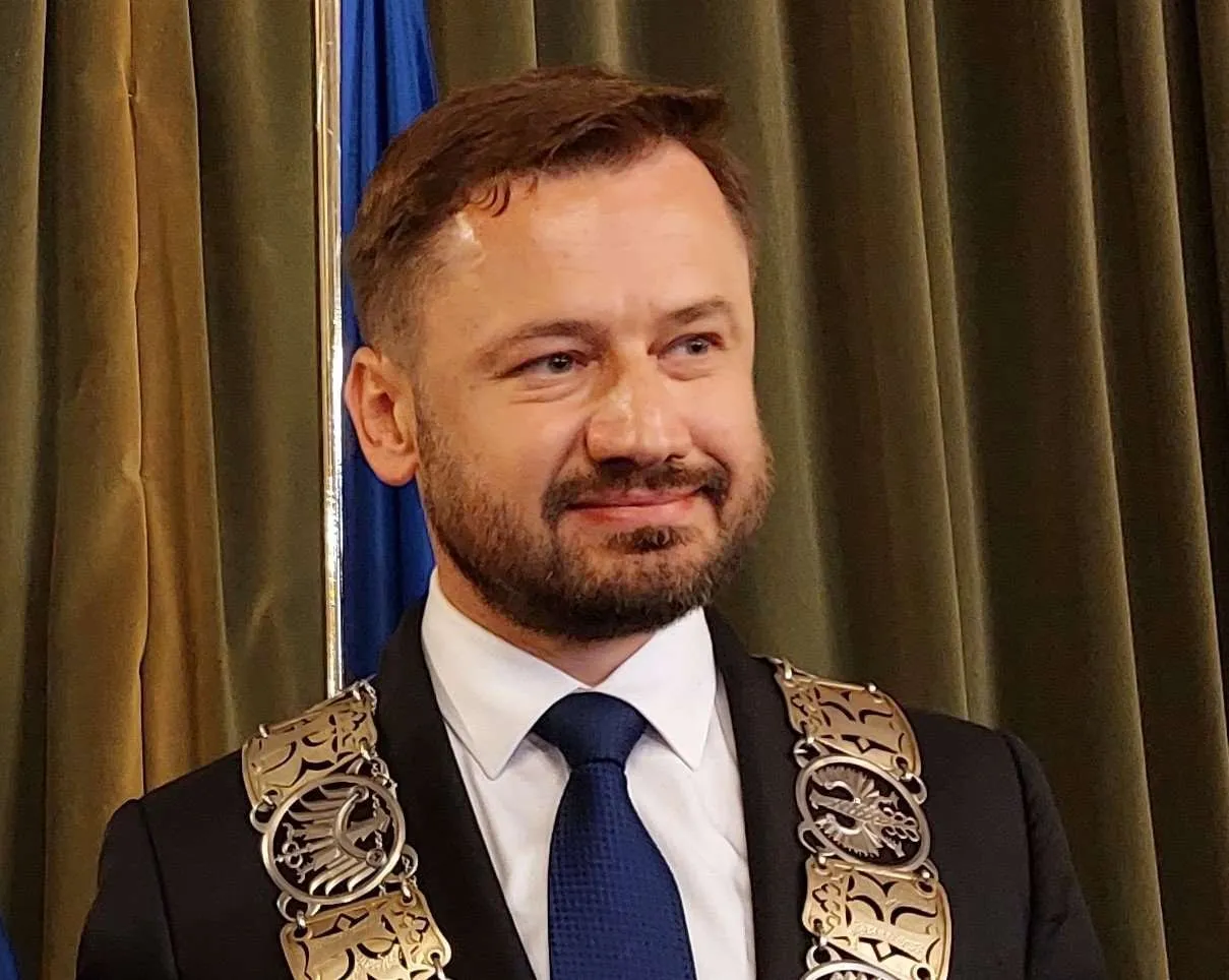 Zdjęcie Ile zarabia prezydent Krakowa? Zaskakująca analiza wynagrodzenia