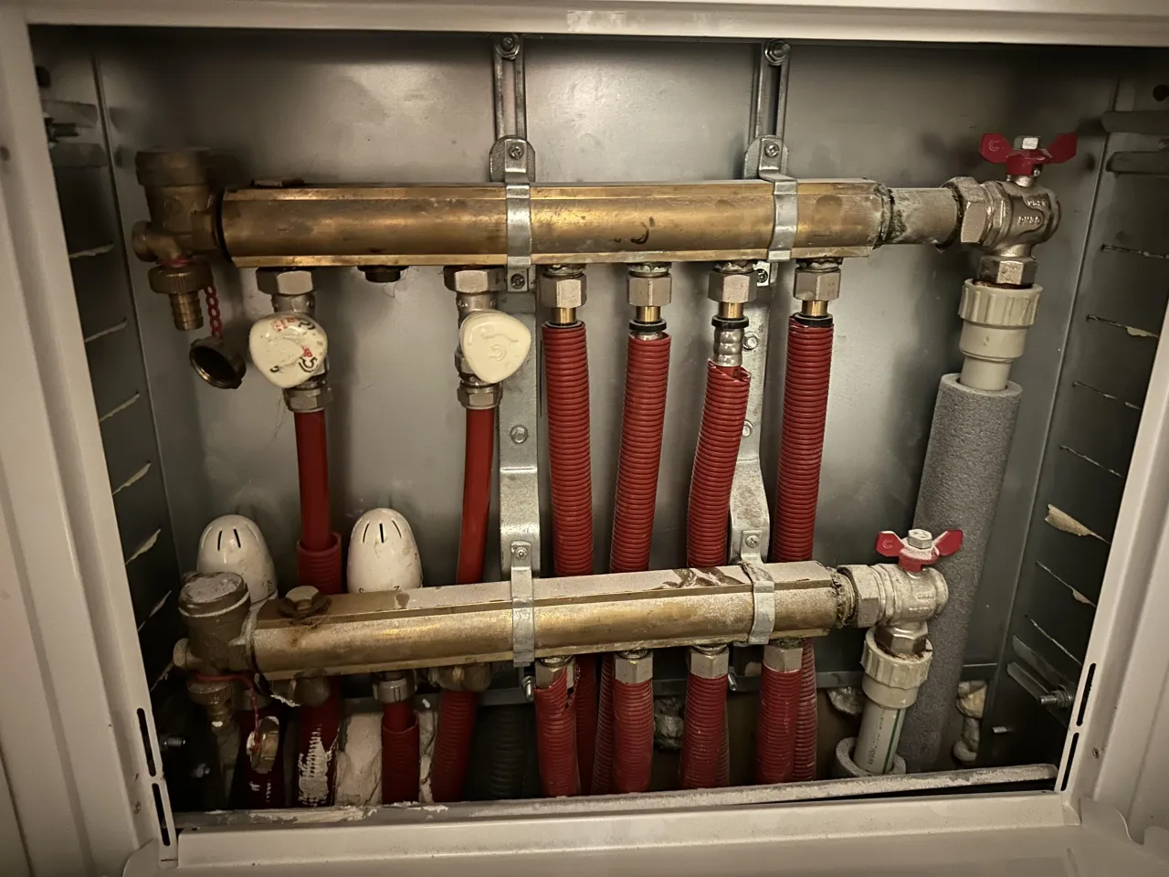 Zdjęcie Jak wyłączyć ogrzewanie podłogowe? Proste sposoby na uniknięcie problemów