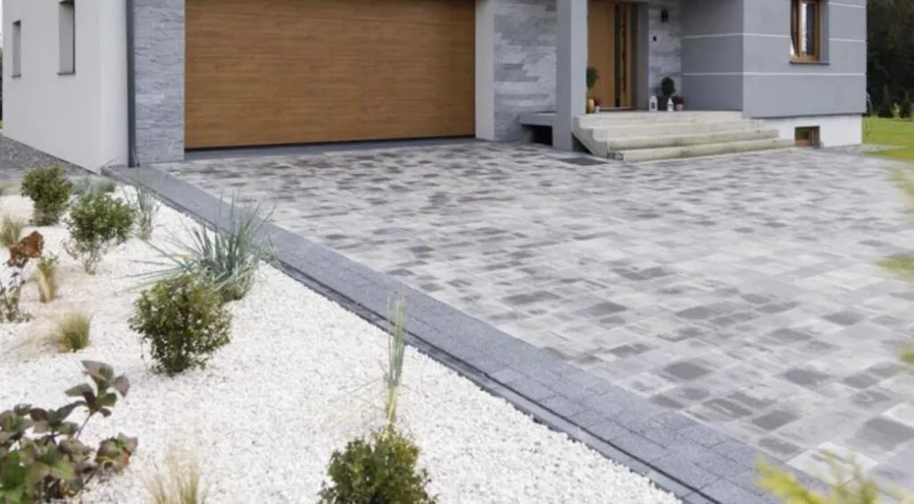 Zdjęcie Podjazd z kamienia jak zrobić - krok po kroku do idealnego efektu