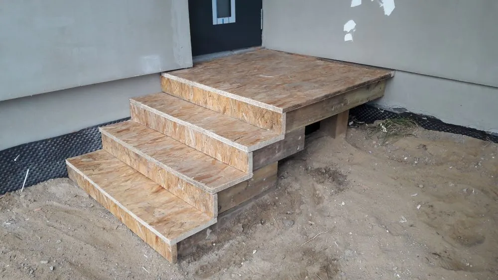 Zdjęcie Jak zrobić schody z palet w 4 prostych krokach: praktyczny poradnik DIY