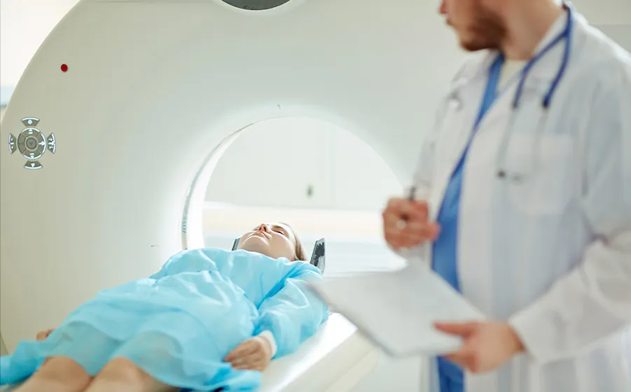Zdjęcie Czy po badaniu PET można prowadzić samochód? Sprawdź bezpieczeństwo jazdy!