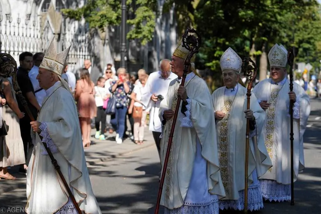 Zdjęcie Czy 15 sierpnia trzeba iść do kościoła? Obowiązek mszy i wyjątki