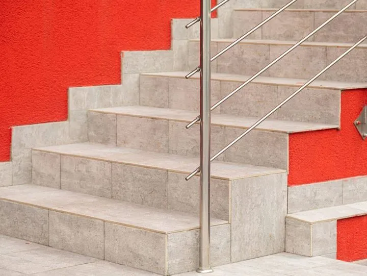 Zdjęcie Co na schody zewnętrzne? Najlepsze materiały i ich właściwości