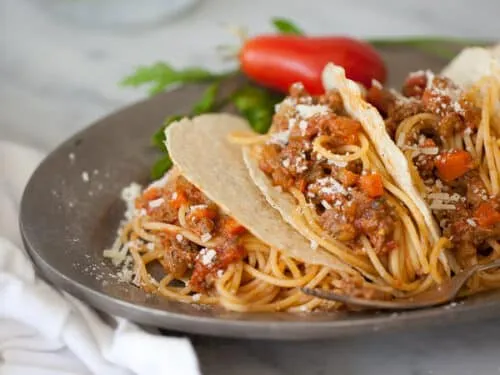 Zdjęcie Spaghetti w taco – pyszne połączenie, które pokochają dzieci