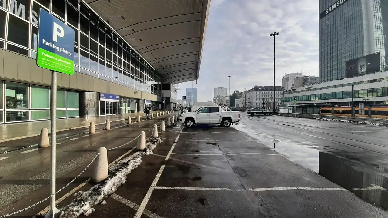 Zdjęcie Jak wjechać na parking przy Dworcu Centralnym bez problemów