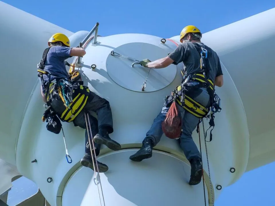 Zdjęcie Ile zarabia monter turbin wiatrowych? Sprawdź, co wpływa na wynagrodzenie