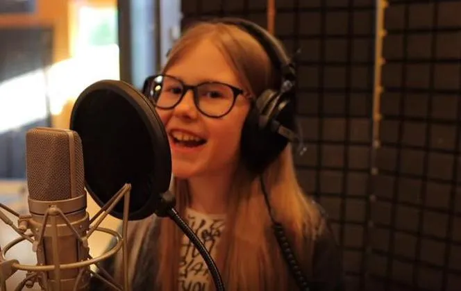 Zdjęcie Ile lat ma Hejka Tu Lenka? Wiek popularnej youtuberki
