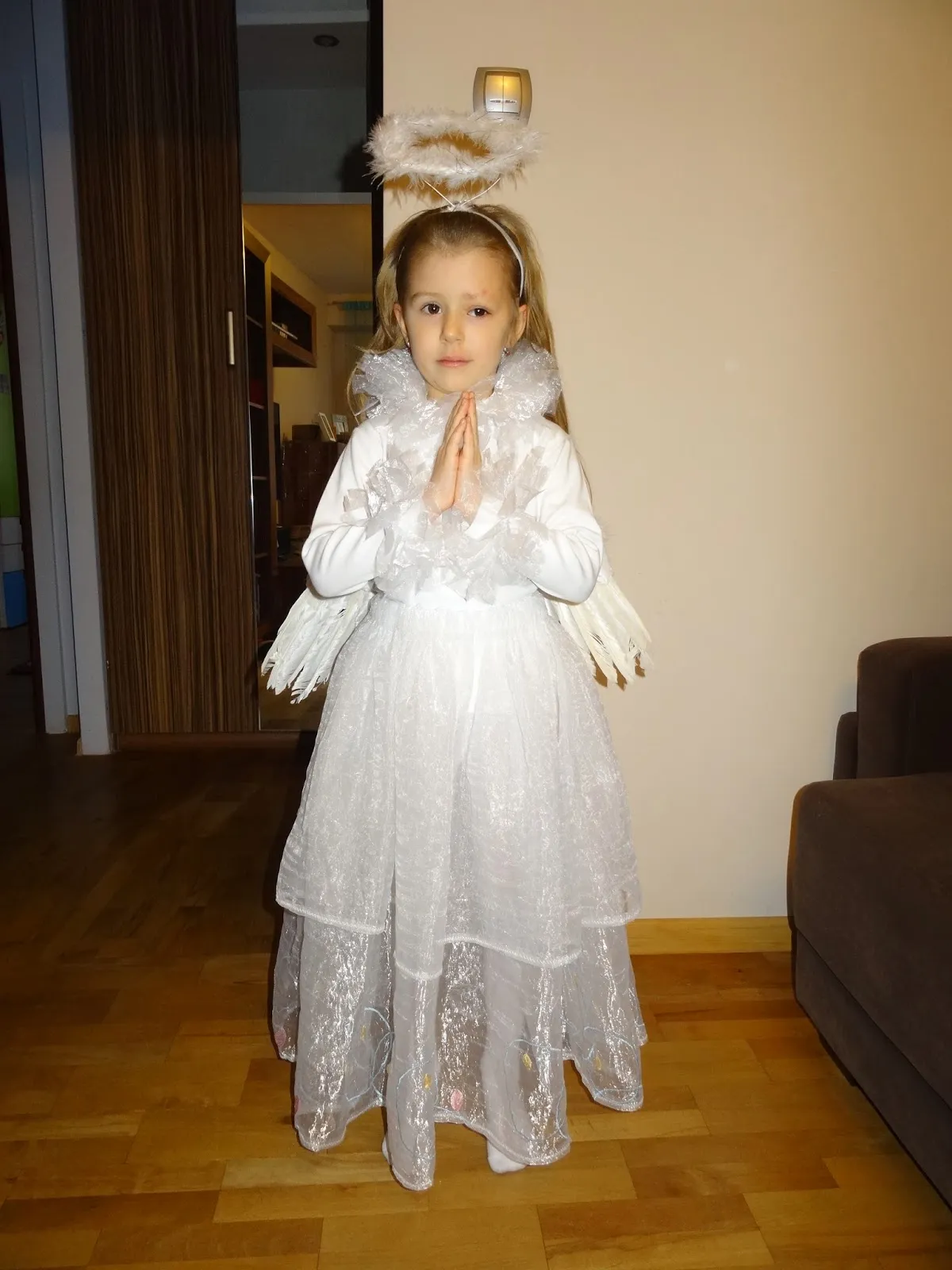 Zdjęcie Jak uszyć sukienkę dla aniołka - proste kroki dla każdego rodzica