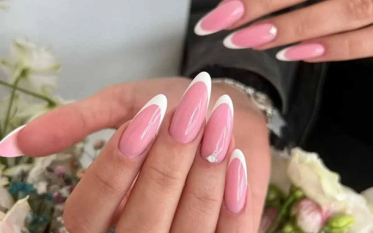 Zdjęcie Jak malować paznokcie francuski manicure - proste kroki i wskazówki