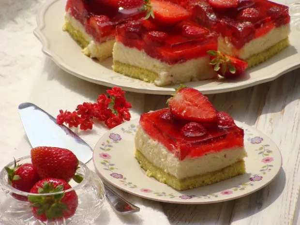 Zdjęcie Pyszny przepis na ciasto z masą grysikową, który zachwyci każdego smakosza
