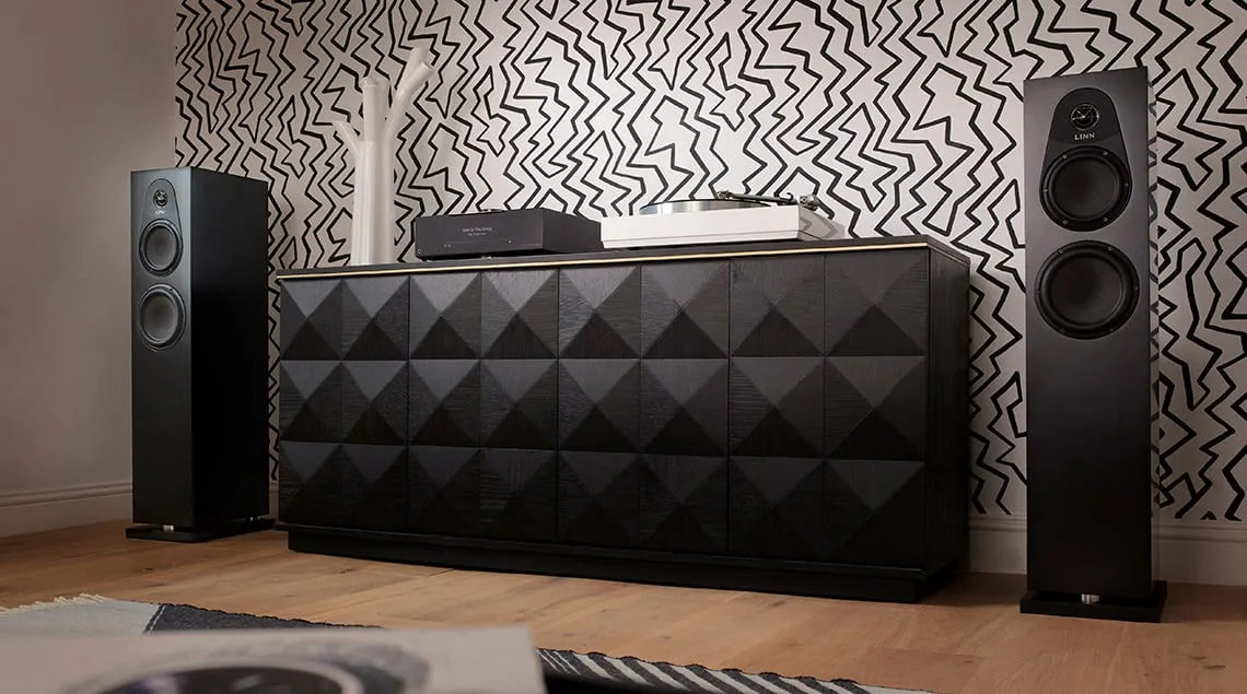 Zdjęcie Idealne głośniki do salonu 25m2 – wybierz najlepsze opcje dla siebie