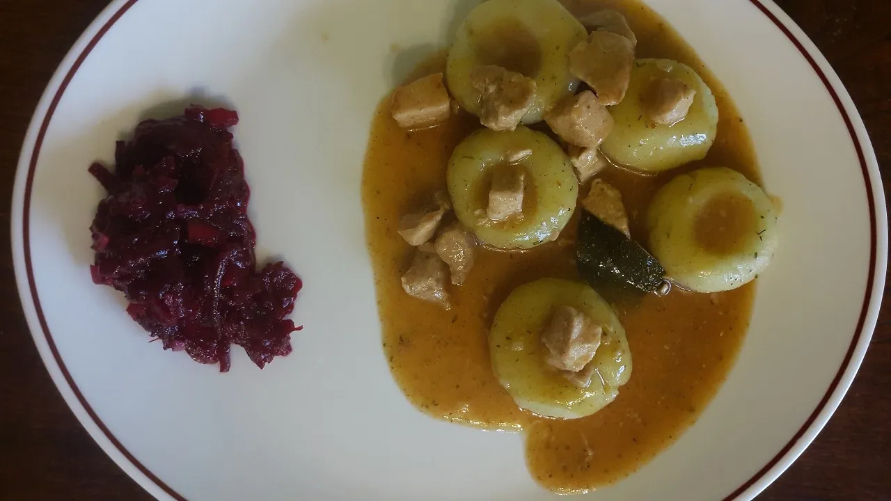 Zdjęcie Ciemny sos do klusek śląskich: Mój przepis na aksamitny sukces