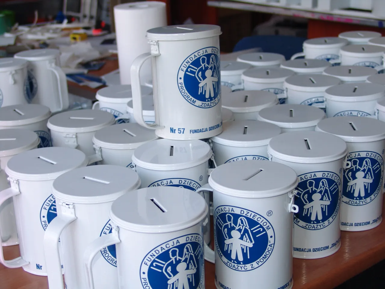 Zdjęcie Puszki kwestarskie: jak skutecznie przeprowadzić zbiórkę publiczną