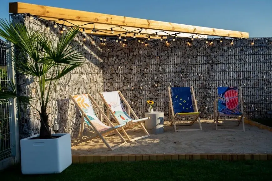 Zdjęcie Jak zrobić plażę w ogrodzie - stwórz idealne miejsce relaksu
