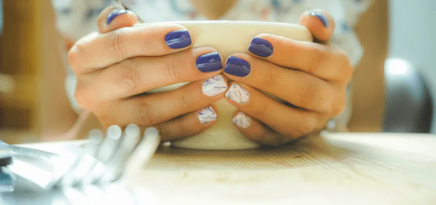 Zdjęcie Hybryda vs żel: kluczowe różnice i zalety obu metod manicure