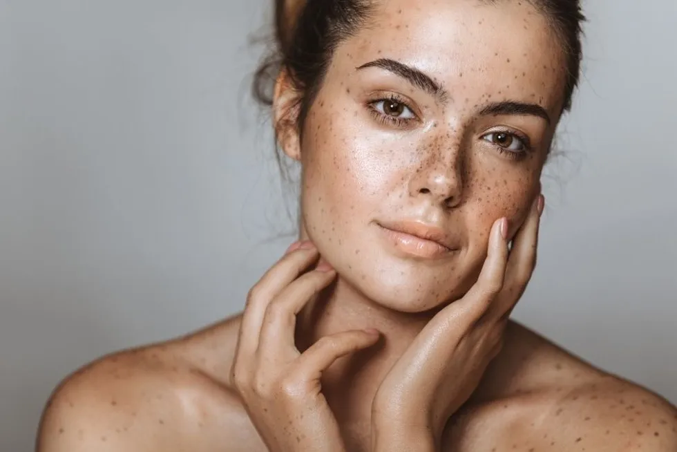 Zdjęcie Baza rozświetlająca Charlotte Tilbury - odkryj jej magiczny blask