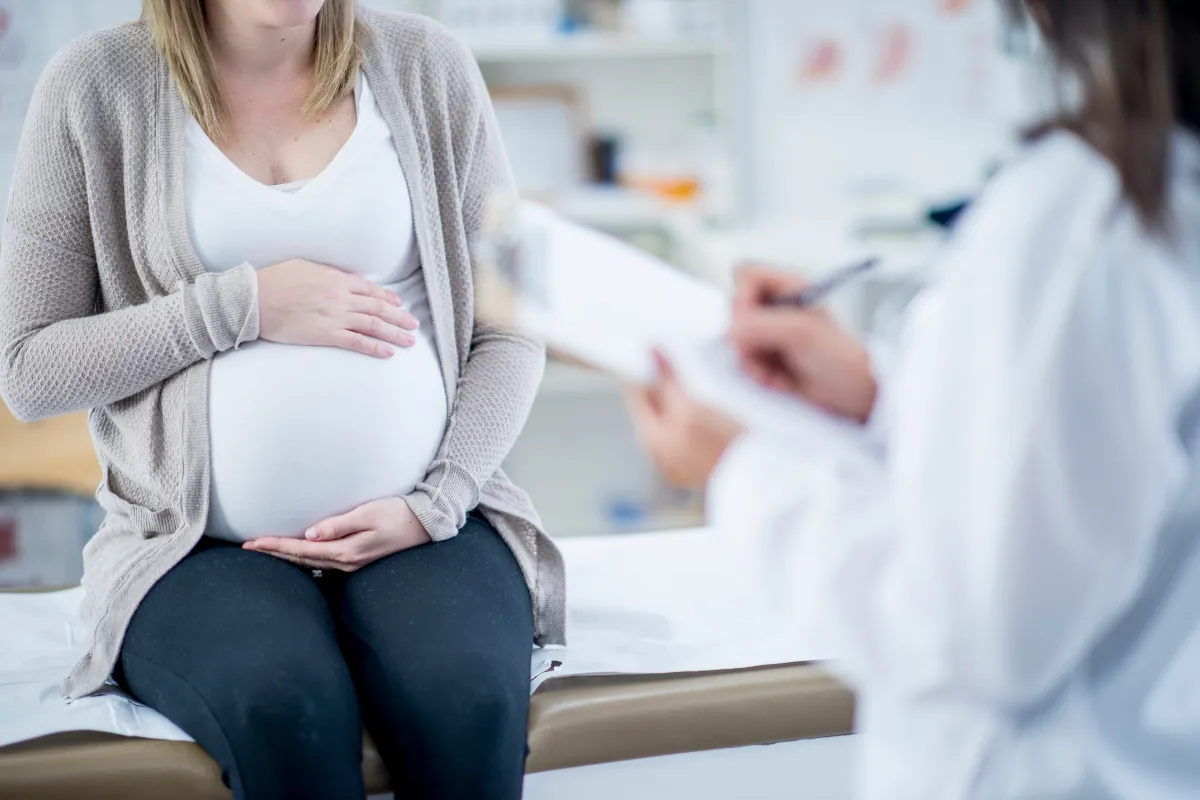 Zdjęcie W którym tygodniu ciąży lekarz wystawia zaświadczenie i co warto wiedzieć?