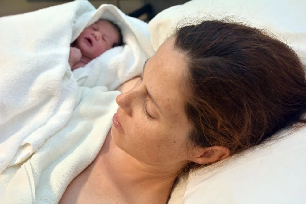 Zdjęcie Ile trwa krwawienie po porodzie? Praktyczne informacje dla świeżo upieczonych mam