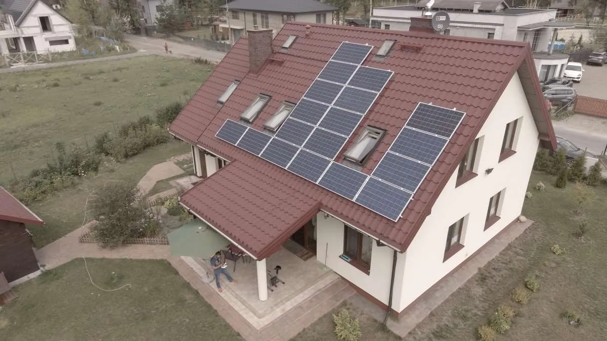 Zdjęcie Fotowoltaika ile kW na dom jednorodzinny - uniknij wysokich kosztów energii