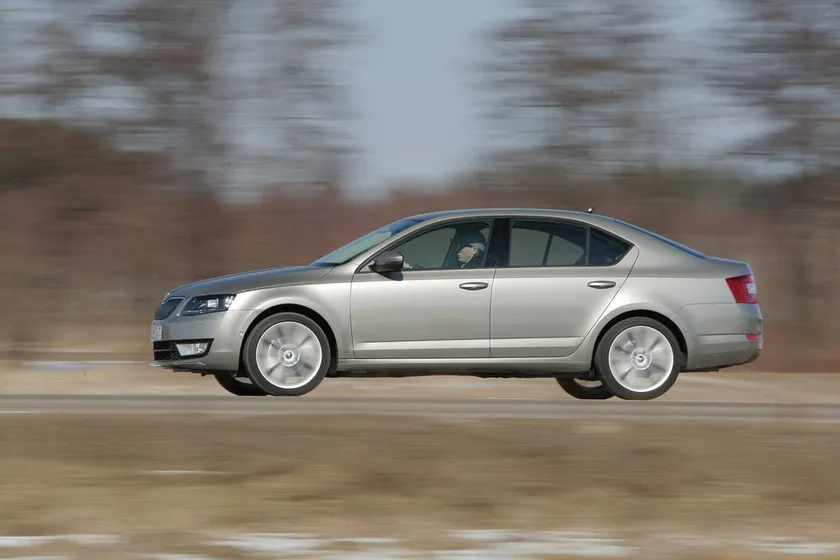 Zdjęcie Pojemność baku w Skoda Octavia 1.6 - co musisz wiedzieć?