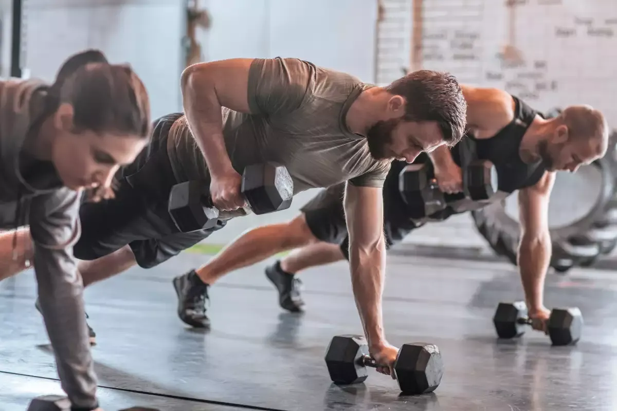Zdjęcie Na czym polega trening crossfit i jak może zmienić twoje życie?