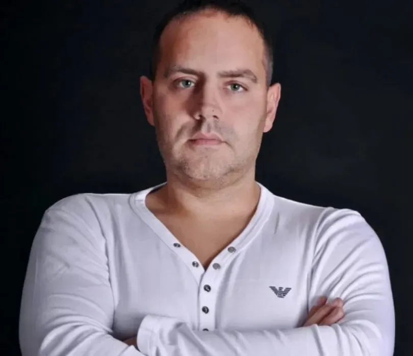 Zdjęcie DJ Kris ile ma lat? Odkryj wiek i historię tej ikony muzyki