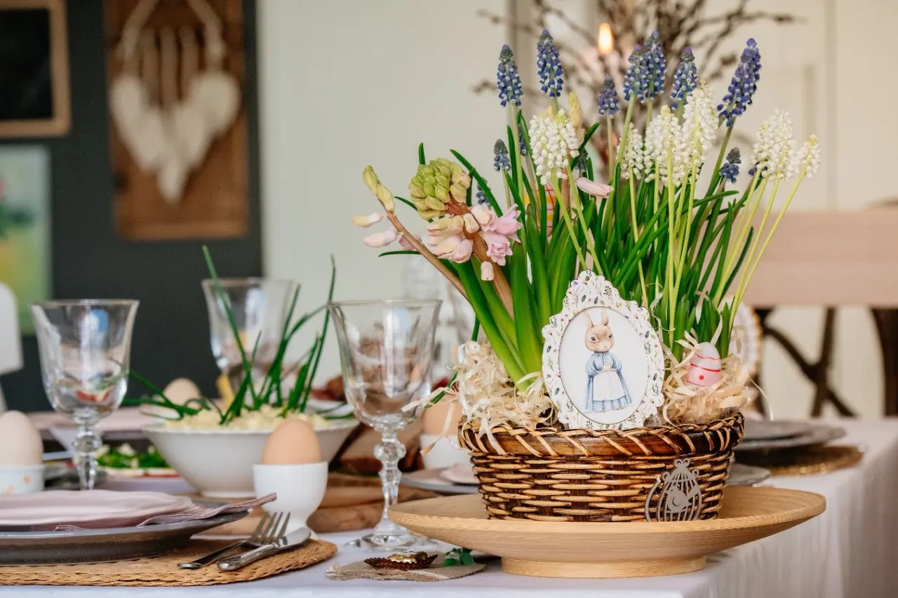 Zdjęcie Stół Wielkanocny: Inspiracje na Potrawy i Dekoracje - Przewodnik