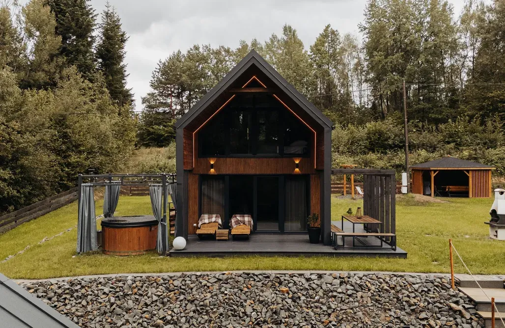 Zdjęcie Pokoje nad jeziorem średnim – idealne miejsce na relaksujący wypoczynek