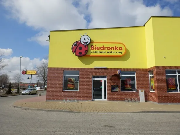 Zdjęcie Czy w Jastrzębiej Górze jest Biedronka? Sprawdź lokalizację i godziny otwarcia