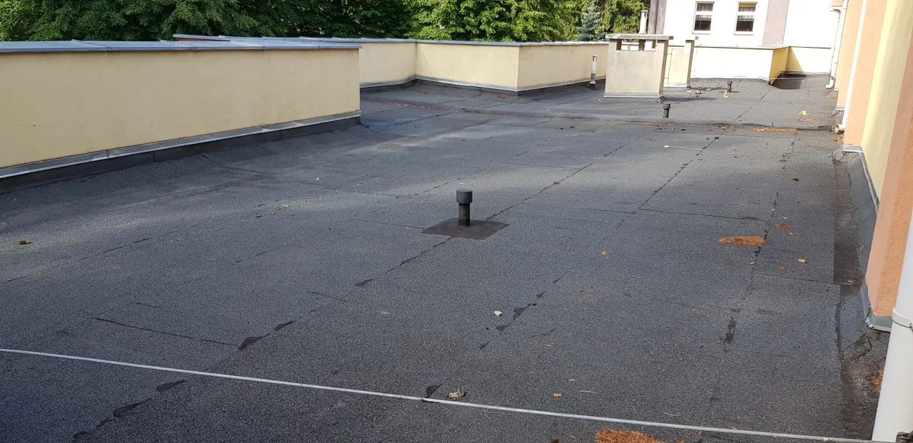 Zdjęcie Jak uszczelnić dach od środka, aby uniknąć wilgoci i problemów