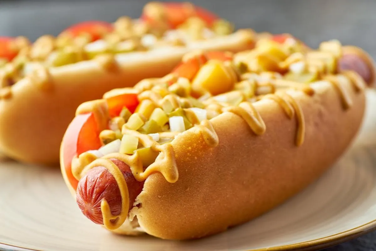 Zdjęcie Hot dog z Orlenu: Ile kalorii skrywa ten popularny fast food?
