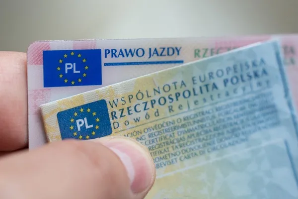 Zdjęcie Gdzie w dowodzie rejestracyjnym jest numer silnika? Oto prawda, którą musisz znać