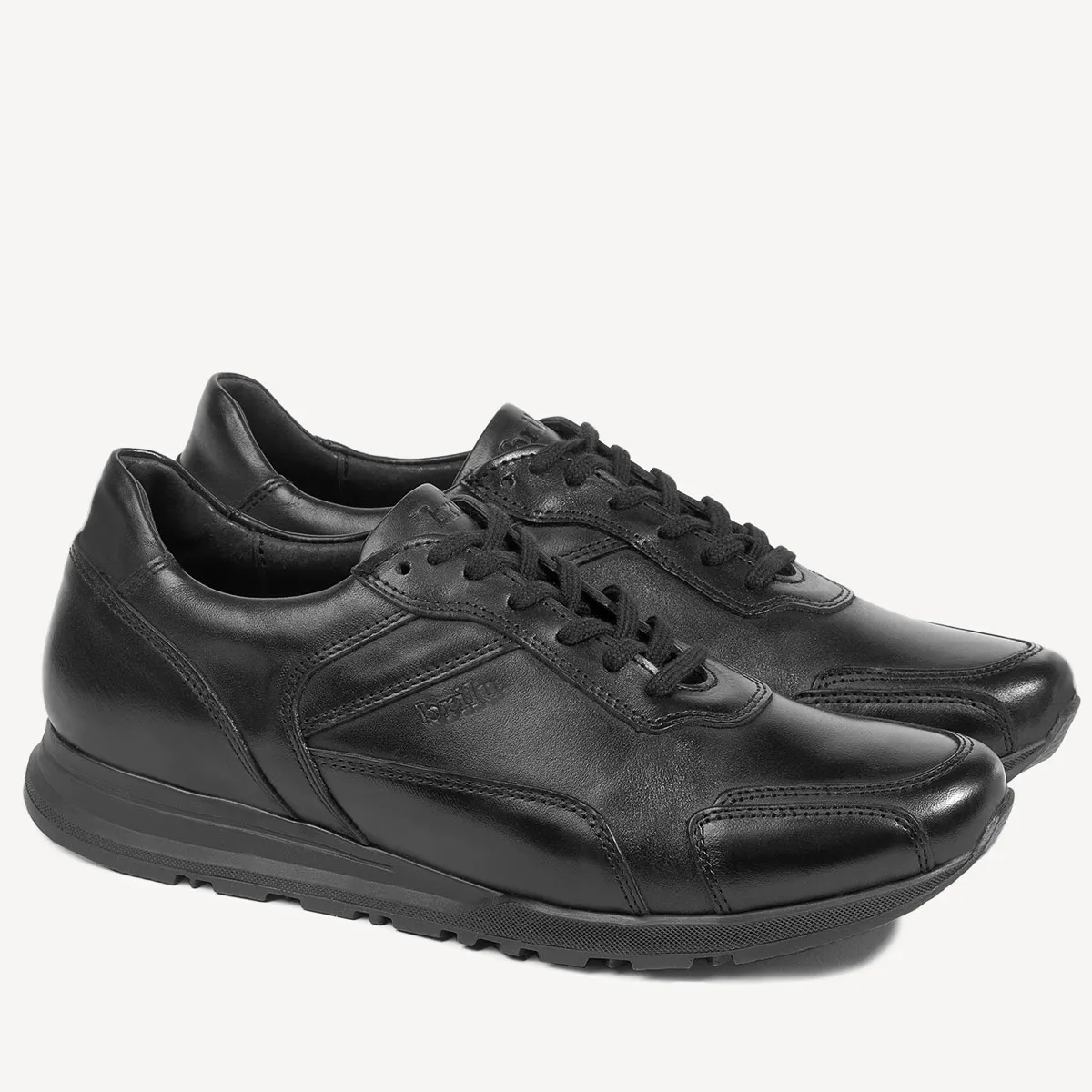 Zdjęcie Czarne sneakersy męskie: 7 stylizacji, które musisz znać