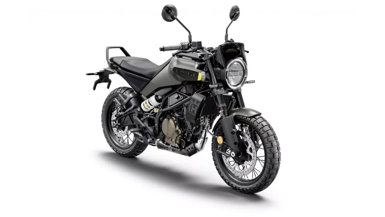 Szary motocykl Husqvarna 125 4T z okrągłym reflektorem i terenowymi oponami.