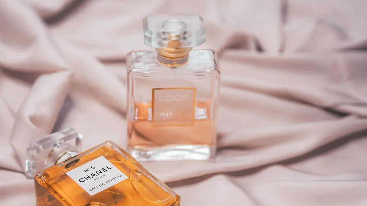 r&oacute;żnice woda toaletowa perfumowana butelki