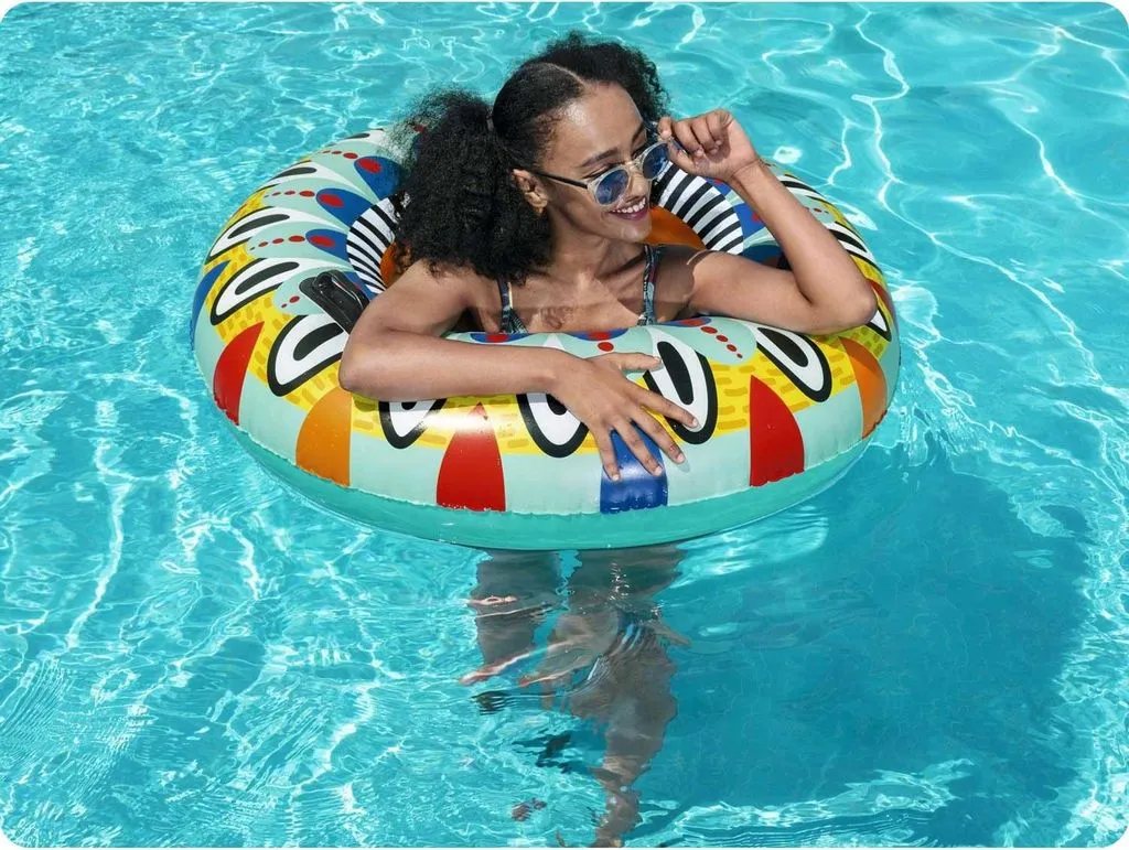 Zdjęcie Duże koło do pływania dla dorosłych: wybierz idealne i poczuj komfort